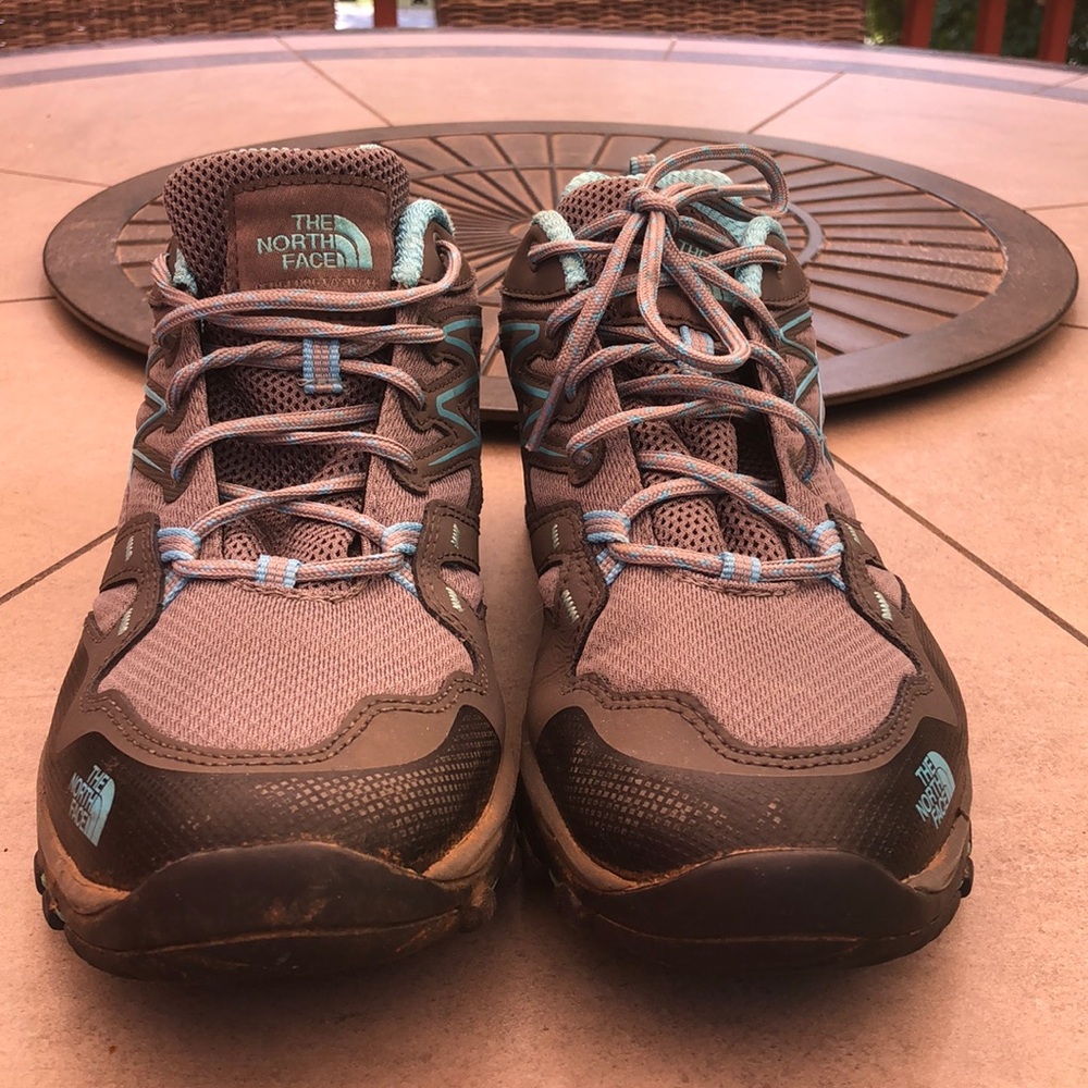 Women’s North Face low Hedgehogs hiking boot size 10 with goretex